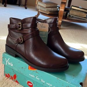NWT!! Yuu zip up brown memory foam boots - “The Calissa”.